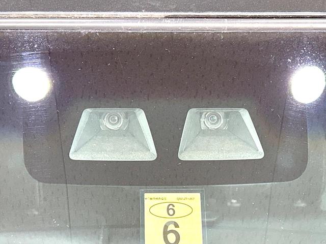 タント カスタムＲＳ　トップエディションＳＡＩＩＩ　後期型　禁煙車　ターボ　両側電動ドア　純正８型ナビ　バックカメラ　衝突軽減装置　ハーフレザー　シートヒーター　コーナーセンサー　スマートキー　ＬＥＤヘッド　ＥＴＣ　オートライト　革巻きハンドル（6枚目）