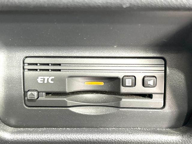 タント カスタムＲＳ　トップエディションＳＡＩＩＩ　後期型　禁煙車　ターボ　両側電動ドア　純正８型ナビ　バックカメラ　衝突軽減装置　ハーフレザー　シートヒーター　コーナーセンサー　スマートキー　ＬＥＤヘッド　ＥＴＣ　オートライト　革巻きハンドル（7枚目）