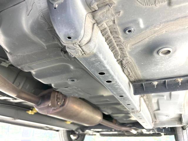 タント カスタムＲＳ　トップエディションＳＡＩＩＩ　後期型　禁煙車　ターボ　両側電動ドア　純正８型ナビ　バックカメラ　衝突軽減装置　ハーフレザー　シートヒーター　コーナーセンサー　スマートキー　ＬＥＤヘッド　ＥＴＣ　オートライト　革巻きハンドル（21枚目）