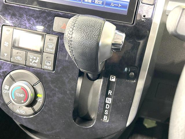 タント カスタムＲＳ　トップエディションＳＡＩＩＩ　後期型　禁煙車　ターボ　両側電動ドア　純正８型ナビ　バックカメラ　衝突軽減装置　ハーフレザー　シートヒーター　コーナーセンサー　スマートキー　ＬＥＤヘッド　ＥＴＣ　オートライト　革巻きハンドル（28枚目）