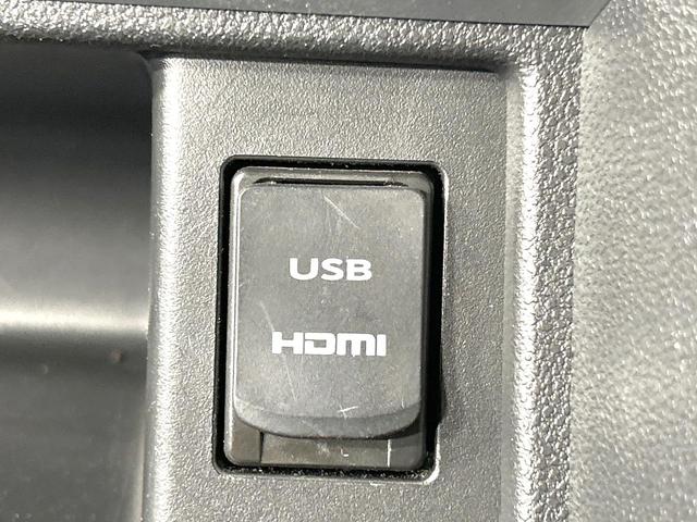 タント カスタムＲＳ　トップエディションＳＡＩＩＩ　後期型　禁煙車　ターボ　両側電動ドア　純正８型ナビ　バックカメラ　衝突軽減装置　ハーフレザー　シートヒーター　コーナーセンサー　スマートキー　ＬＥＤヘッド　ＥＴＣ　オートライト　革巻きハンドル（30枚目）