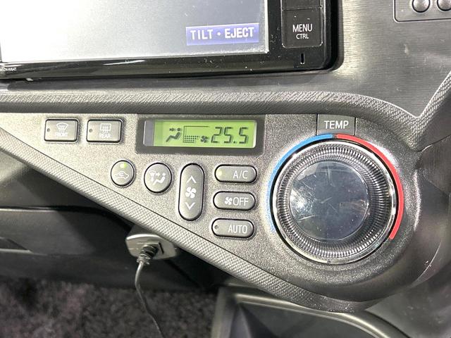 アクア S 純正SDナビ 禁煙車 スマートキー LEDヘッド オートライト オートエアコン Bluetooth CD再生 DVD再生 フルセグ 15インチアルミホイール フロントフォグライト 盗難防止システム(4枚目)