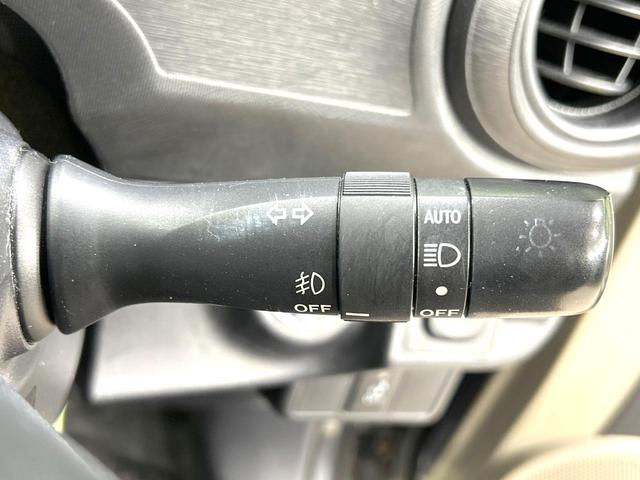 アクア S 純正SDナビ 禁煙車 スマートキー LEDヘッド オートライト オートエアコン Bluetooth CD再生 DVD再生 フルセグ 15インチアルミホイール フロントフォグライト 盗難防止システム(6枚目)