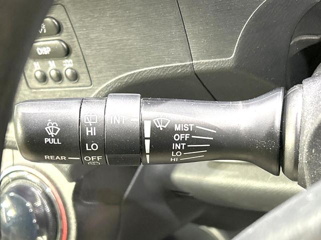 アクア S 純正SDナビ 禁煙車 スマートキー LEDヘッド オートライト オートエアコン Bluetooth CD再生 DVD再生 フルセグ 15インチアルミホイール フロントフォグライト 盗難防止システム(29枚目)