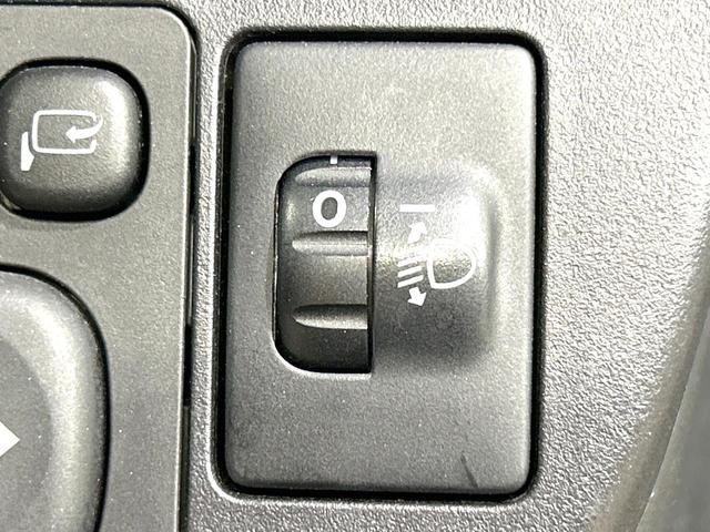 アクア S 純正SDナビ 禁煙車 スマートキー LEDヘッド オートライト オートエアコン Bluetooth CD再生 DVD再生 フルセグ 15インチアルミホイール フロントフォグライト 盗難防止システム(31枚目)