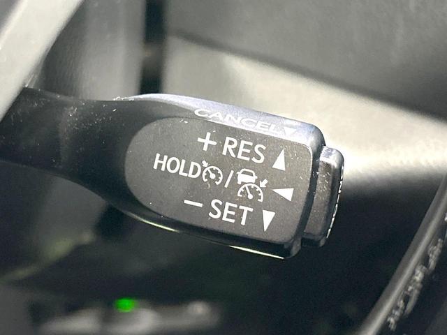 Ｃ－ＨＲ Ｇ　禁煙車　純正ナビ　衝突軽減装置　レーダークルーズ　バックカメラ　シートヒーター　スマートキー　ＥＴＣ　ドラレコ　ＬＥＤヘッド　ハーフレザー　オートライト　オートエアコン　オートマチックハイビーム（5枚目）