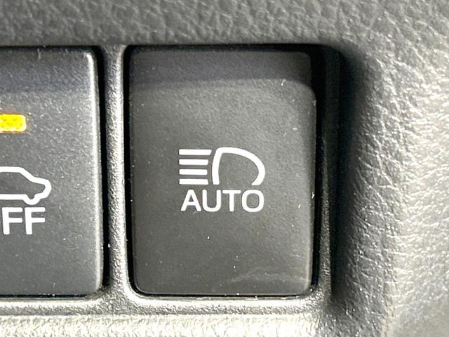 Ｃ－ＨＲ Ｇ　禁煙車　純正ナビ　衝突軽減装置　レーダークルーズ　バックカメラ　シートヒーター　スマートキー　ＥＴＣ　ドラレコ　ＬＥＤヘッド　ハーフレザー　オートライト　オートエアコン　オートマチックハイビーム（27枚目）