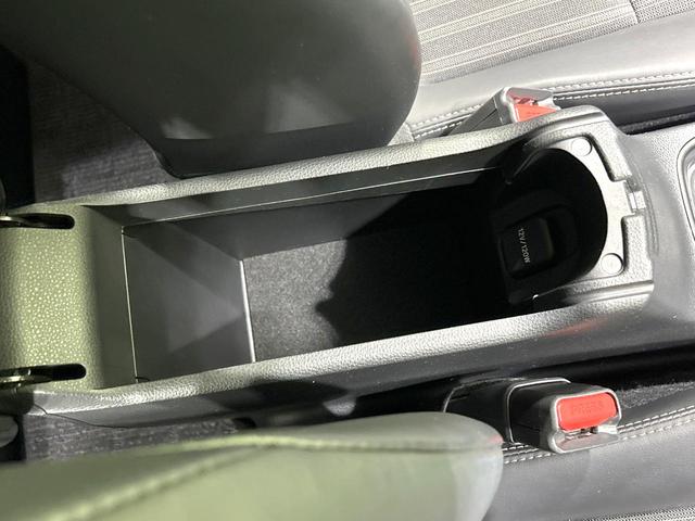 アクア Ｚ　モデリスタフルエアロ　純正９型ナビ　全周囲カメラ　衝突被害軽減システム　レーダークルーズ　禁煙車　ハーフレザーシート　パワーシート　ドラレコ　コーナーセンサー　スマートキー　ＬＥＤヘッド　ＥＴＣ（45枚目）