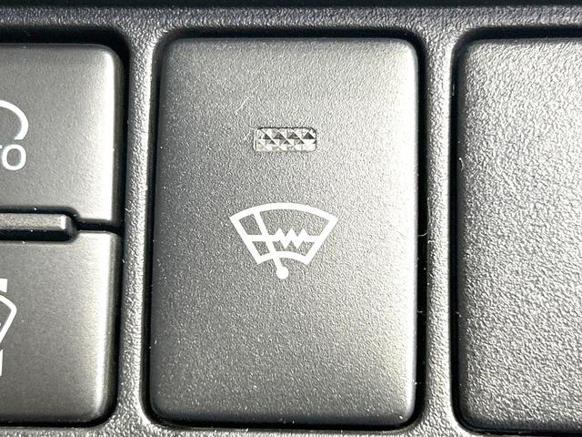 ヴォクシー ＺＳ　後期　禁煙車　寒冷地仕様　ＢＩＧ－Ｘ１１インチナビ　両側電動スライドドア　衝突軽減装置　バックカメラ　クルコン　ＥＴＣ　ＬＥＤヘッド　リアオートエアコン　スマートキー　車線逸脱警報　オートライト（3枚目）