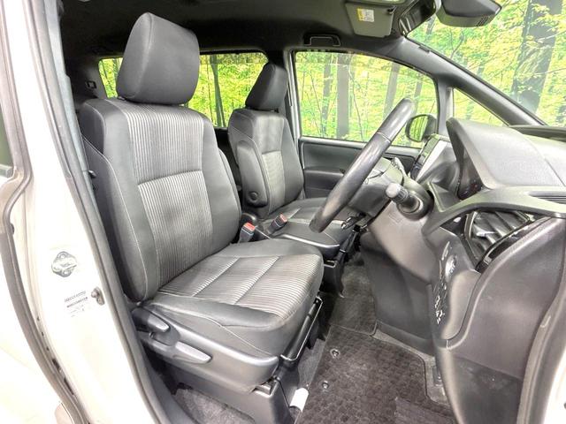 ヴォクシー ＺＳ　後期　禁煙車　寒冷地仕様　ＢＩＧ－Ｘ１１インチナビ　両側電動スライドドア　衝突軽減装置　バックカメラ　クルコン　ＥＴＣ　ＬＥＤヘッド　リアオートエアコン　スマートキー　車線逸脱警報　オートライト（8枚目）