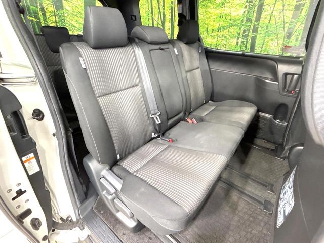 ヴォクシー ＺＳ　後期　禁煙車　寒冷地仕様　ＢＩＧ－Ｘ１１インチナビ　両側電動スライドドア　衝突軽減装置　バックカメラ　クルコン　ＥＴＣ　ＬＥＤヘッド　リアオートエアコン　スマートキー　車線逸脱警報　オートライト（9枚目）