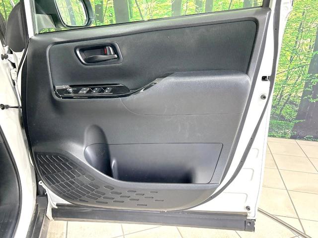 ヴォクシー ＺＳ　後期　禁煙車　寒冷地仕様　ＢＩＧ－Ｘ１１インチナビ　両側電動スライドドア　衝突軽減装置　バックカメラ　クルコン　ＥＴＣ　ＬＥＤヘッド　リアオートエアコン　スマートキー　車線逸脱警報　オートライト（62枚目）