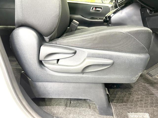 ヴォクシー ＺＳ　後期　禁煙車　寒冷地仕様　ＢＩＧ－Ｘ１１インチナビ　両側電動スライドドア　衝突軽減装置　バックカメラ　クルコン　ＥＴＣ　ＬＥＤヘッド　リアオートエアコン　スマートキー　車線逸脱警報　オートライト（64枚目）