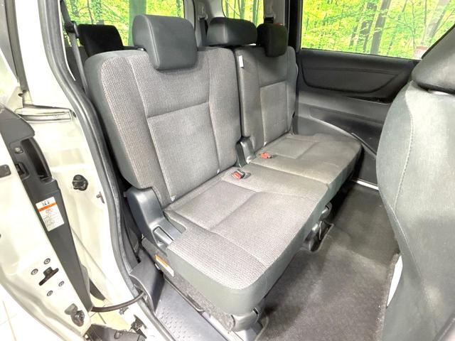 シエンタ Ｘ　禁煙車　衝突軽減装置　電動スライドドア　ＥＴＣ　キーレス　車線逸脱警報　７人乗り　オートマチックハイビーム　横滑防止装置　アイドリングストップ　盗難防止装置　プライバシーガラス　電動格納ミラー（9枚目）