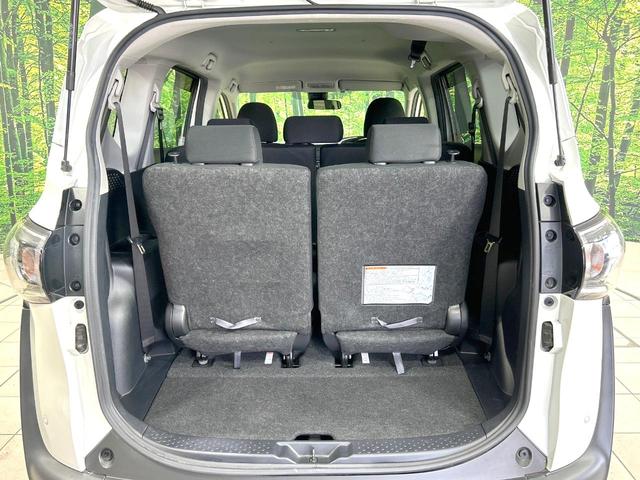 シエンタ Ｘ　禁煙車　衝突軽減装置　電動スライドドア　ＥＴＣ　キーレス　車線逸脱警報　７人乗り　オートマチックハイビーム　横滑防止装置　アイドリングストップ　盗難防止装置　プライバシーガラス　電動格納ミラー（11枚目）