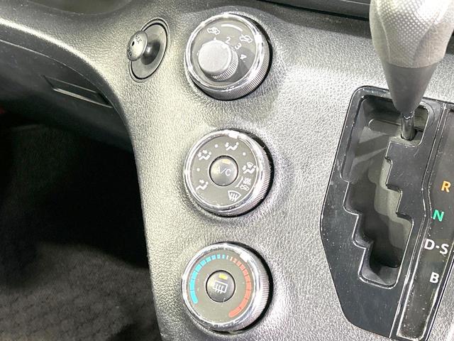 シエンタ Ｘ　禁煙車　衝突軽減装置　電動スライドドア　ＥＴＣ　キーレス　車線逸脱警報　７人乗り　オートマチックハイビーム　横滑防止装置　アイドリングストップ　盗難防止装置　プライバシーガラス　電動格納ミラー（27枚目）