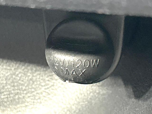 シエンタ Ｘ　禁煙車　衝突軽減装置　電動スライドドア　ＥＴＣ　キーレス　車線逸脱警報　７人乗り　オートマチックハイビーム　横滑防止装置　アイドリングストップ　盗難防止装置　プライバシーガラス　電動格納ミラー（40枚目）