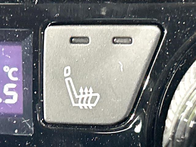 ノート X 禁煙車 純正9型ナビ 衝突軽減装置 バックカメラ スマートキー シートヒーター ステアリングヒーター ETC オートライト オートエアコン オートマチックハイビーム ドラレコ プライバシーガラス(7枚目)