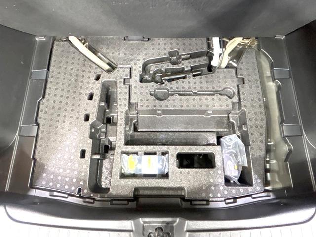 ノート X 禁煙車 純正9型ナビ 衝突軽減装置 バックカメラ スマートキー シートヒーター ステアリングヒーター ETC オートライト オートエアコン オートマチックハイビーム ドラレコ プライバシーガラス(55枚目)