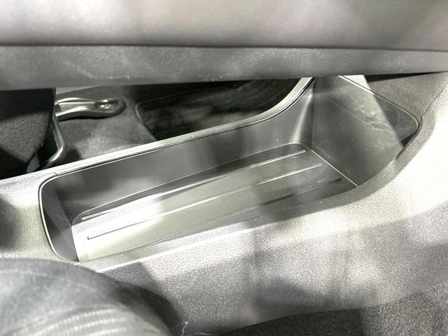 ノート X 禁煙車 純正9型ナビ 衝突軽減装置 バックカメラ スマートキー シートヒーター ステアリングヒーター ETC オートライト オートエアコン オートマチックハイビーム ドラレコ プライバシーガラス(61枚目)