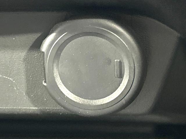 ノート X 禁煙車 純正9型ナビ 衝突軽減装置 バックカメラ スマートキー シートヒーター ステアリングヒーター ETC オートライト オートエアコン オートマチックハイビーム ドラレコ プライバシーガラス(69枚目)