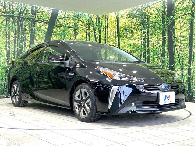 プリウス Ｓツーリングセレクション　後期型　禁煙車　純正９型ナビ　衝突軽減装置　レーダークルーズ　バックカメラ　ＥＴＣ　スマートキー　ＬＥＤヘッド　オートライト　オートエアコン　革巻きステアリング　純正１７インチＡＷ　車線逸脱警報（16枚目）