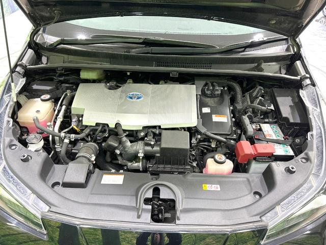 プリウス Ｓツーリングセレクション　後期型　禁煙車　純正９型ナビ　衝突軽減装置　レーダークルーズ　バックカメラ　ＥＴＣ　スマートキー　ＬＥＤヘッド　オートライト　オートエアコン　革巻きステアリング　純正１７インチＡＷ　車線逸脱警報（18枚目）