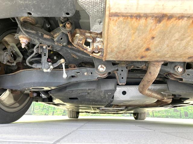 プリウス Ｓツーリングセレクション　後期型　禁煙車　純正９型ナビ　衝突軽減装置　レーダークルーズ　バックカメラ　ＥＴＣ　スマートキー　ＬＥＤヘッド　オートライト　オートエアコン　革巻きステアリング　純正１７インチＡＷ　車線逸脱警報（19枚目）