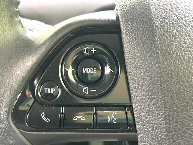 プリウス Ｓツーリングセレクション　後期型　禁煙車　純正９型ナビ　衝突軽減装置　レーダークルーズ　バックカメラ　ＥＴＣ　スマートキー　ＬＥＤヘッド　オートライト　オートエアコン　革巻きステアリング　純正１７インチＡＷ　車線逸脱警報（28枚目）
