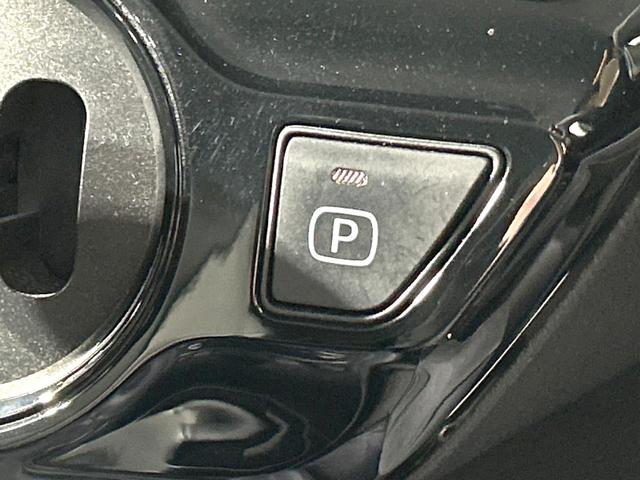 プリウス Ｓツーリングセレクション　後期型　禁煙車　純正９型ナビ　衝突軽減装置　レーダークルーズ　バックカメラ　ＥＴＣ　スマートキー　ＬＥＤヘッド　オートライト　オートエアコン　革巻きステアリング　純正１７インチＡＷ　車線逸脱警報（31枚目）