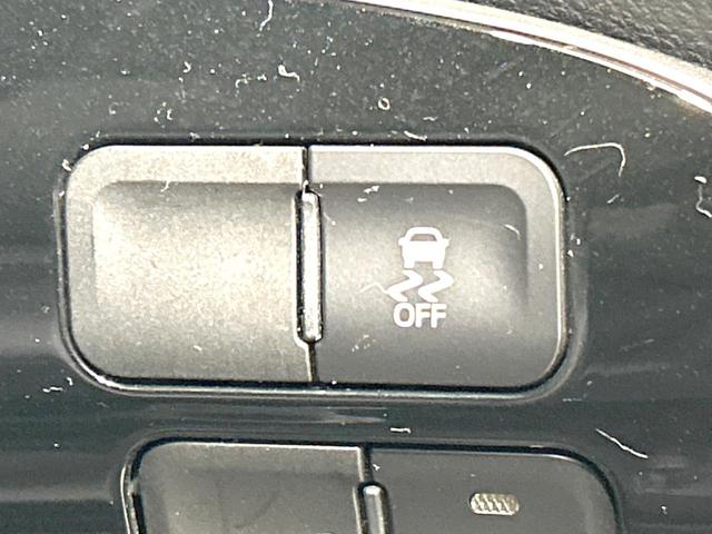 プリウス Ｓツーリングセレクション　後期型　禁煙車　純正９型ナビ　衝突軽減装置　レーダークルーズ　バックカメラ　ＥＴＣ　スマートキー　ＬＥＤヘッド　オートライト　オートエアコン　革巻きステアリング　純正１７インチＡＷ　車線逸脱警報（35枚目）