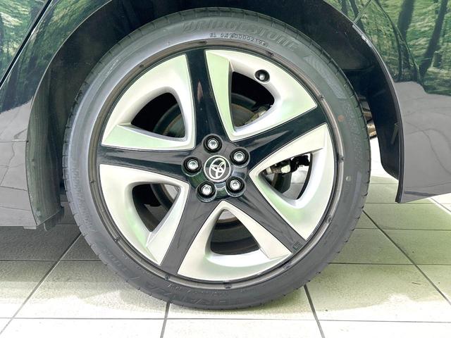 プリウス Ｓツーリングセレクション　後期型　禁煙車　純正９型ナビ　衝突軽減装置　レーダークルーズ　バックカメラ　ＥＴＣ　スマートキー　ＬＥＤヘッド　オートライト　オートエアコン　革巻きステアリング　純正１７インチＡＷ　車線逸脱警報（41枚目）