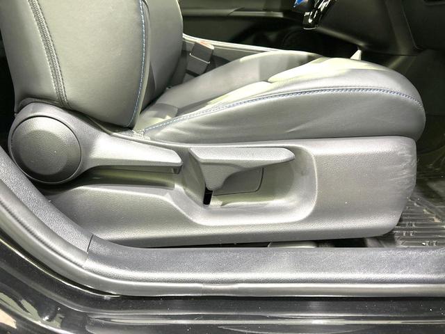 プリウス Ｓツーリングセレクション　後期型　禁煙車　純正９型ナビ　衝突軽減装置　レーダークルーズ　バックカメラ　ＥＴＣ　スマートキー　ＬＥＤヘッド　オートライト　オートエアコン　革巻きステアリング　純正１７インチＡＷ　車線逸脱警報（47枚目）