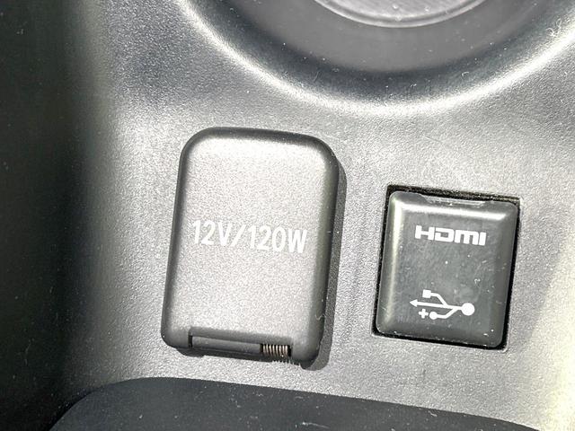 プリウス Ｓツーリングセレクション　後期型　禁煙車　純正９型ナビ　衝突軽減装置　レーダークルーズ　バックカメラ　ＥＴＣ　スマートキー　ＬＥＤヘッド　オートライト　オートエアコン　革巻きステアリング　純正１７インチＡＷ　車線逸脱警報（48枚目）