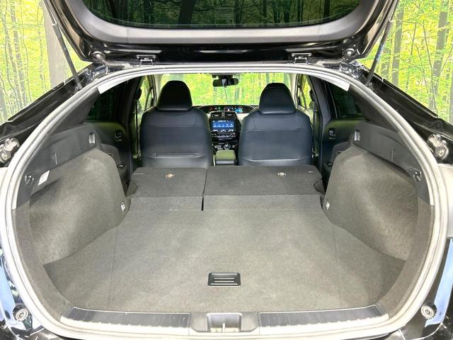 プリウス Ｓツーリングセレクション　後期型　禁煙車　純正９型ナビ　衝突軽減装置　レーダークルーズ　バックカメラ　ＥＴＣ　スマートキー　ＬＥＤヘッド　オートライト　オートエアコン　革巻きステアリング　純正１７インチＡＷ　車線逸脱警報（53枚目）
