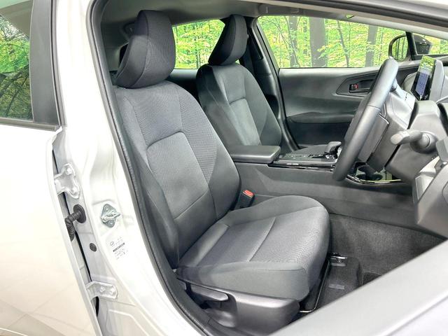 プリウス Ｘ　禁煙車　純正８型ディスプレイオーディオ　バックカメラ　衝突軽減装置　１００Ｖ電源　レーダークルーズ　ドラレコ　コーナーセンサー　スマートキー　ＬＥＤヘッド　ＥＴＣ２．０　オートハイビーム　オートライト（8枚目）