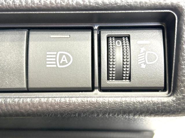 プリウス Ｘ　禁煙車　純正８型ディスプレイオーディオ　バックカメラ　衝突軽減装置　１００Ｖ電源　レーダークルーズ　ドラレコ　コーナーセンサー　スマートキー　ＬＥＤヘッド　ＥＴＣ２．０　オートハイビーム　オートライト（43枚目）