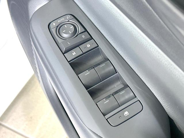 プリウス Ｘ　禁煙車　純正８型ディスプレイオーディオ　バックカメラ　衝突軽減装置　１００Ｖ電源　レーダークルーズ　ドラレコ　コーナーセンサー　スマートキー　ＬＥＤヘッド　ＥＴＣ２．０　オートハイビーム　オートライト（45枚目）