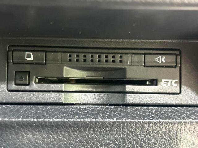 ヴォクシー ZS 禁煙車 純正ナビ 両側電動スライドドア バックカメラ ETC スマートキー LEDヘッド 革巻きステアリング 純正16インチAW オートエアコン オートライト 盗難防止装置 プライバシーガラス(6枚目)