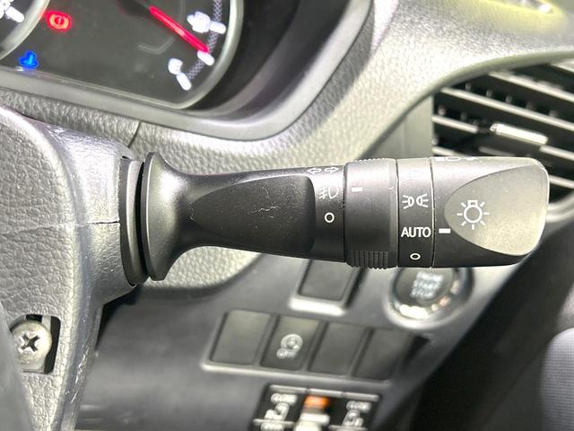 ヴォクシー ZS 禁煙車 純正ナビ 両側電動スライドドア バックカメラ ETC スマートキー LEDヘッド 革巻きステアリング 純正16インチAW オートエアコン オートライト 盗難防止装置 プライバシーガラス(30枚目)
