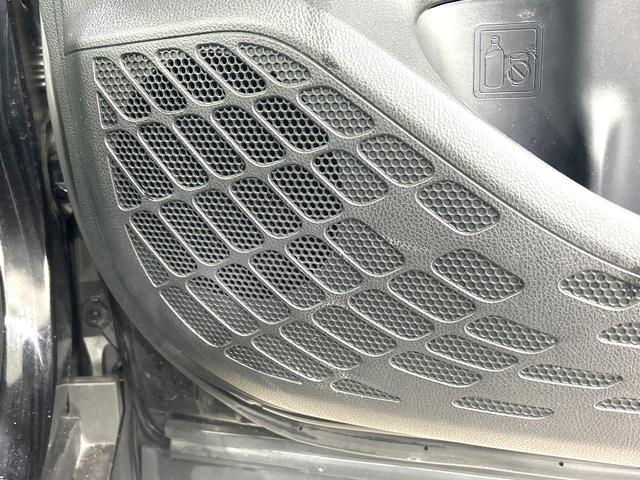 ヴォクシー ZS 禁煙車 純正ナビ 両側電動スライドドア バックカメラ ETC スマートキー LEDヘッド 革巻きステアリング 純正16インチAW オートエアコン オートライト 盗難防止装置 プライバシーガラス(45枚目)