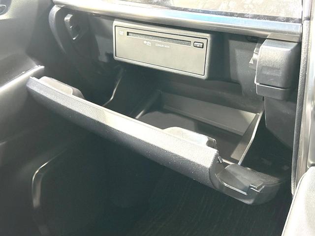 ヴェルファイア 2.5Z Gエディション 後期 禁煙車 サンルーフ フリップダウン モデリスタエアロ 両側電動スライドドア 純正9インチディスプレイオーディオ レーダークルーズ 衝突軽減装置 シートエアコン シートヒーター パワーバックドア(65枚目)