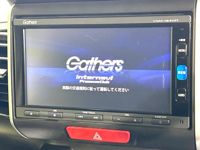 【純正ナビ】人気の純正ナビを装備しております。ナビの使いやすさはもちろん、オーディオ機能も充実！キャンプや旅行はもちろん、通勤や買い物など普段のドライブも楽しくなるはず♪