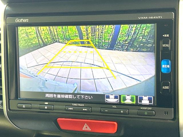 【バックカメラ】駐車時に後方がリアルタイム映像で確認できます。大型商業施設や立体駐車場での駐車時や、夜間のバック時に大活躍！運転スキルに関わらず、今や必須となった装備のひとつです！