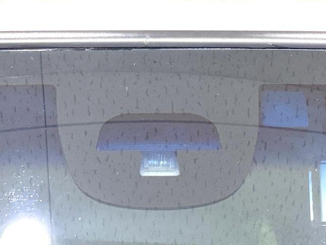 【シティブレーキアクティブシステム】低速走行中に前方の車両等を認識し、衝突しそうな時は警報とブレーキで衝突回避と被害軽減をアシスト。より安全にドライブをお楽しみいただけます。