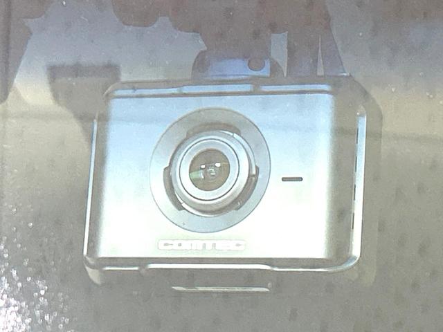 【ドライブレコーダー】安心・安全なカーライフに必須のドライブレコーダーを装備！走行中はもちろん、あおり運転や事故に遭遇した際の状況も映像で記録し、万一のリスクに備えます。