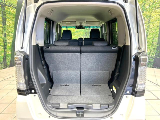 積み下ろしのしやすいデッキにはたっぷりと荷物を積み込んでいただけます。遊びから仕事まで、様々なシーンで頼れます♪