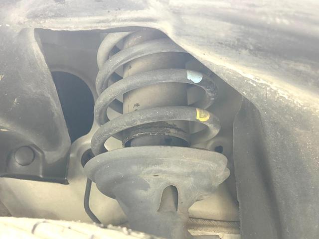 お車を安心してお乗りいただく為には、足回りの定期点検が欠かせません。サービスサポート（有償保証）では無料点検もご提供しており、安心のカーライフをお過ごしいただけるサポート体制が整っています。