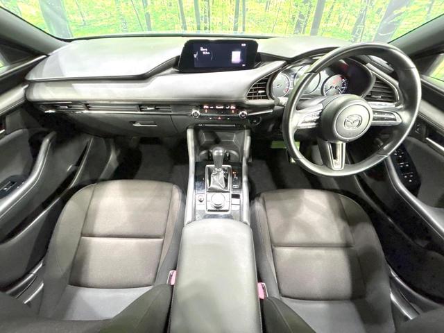 MAZDA3ファストバック 15Sツーリング 禁煙車 8.8型マツダコネクトナビ 衝突軽減装置 レーダクルーズ バックカメラ スマートキー ETC ドラレコ オートライト オートエアコン LEDヘッド 革巻きステアリング 17インチAW(2枚目)