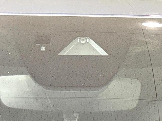 MAZDA3ファストバック 15Sツーリング 禁煙車 8.8型マツダコネクトナビ 衝突軽減装置 レーダクルーズ バックカメラ スマートキー ETC ドラレコ オートライト オートエアコン LEDヘッド 革巻きステアリング 17インチAW(4枚目)